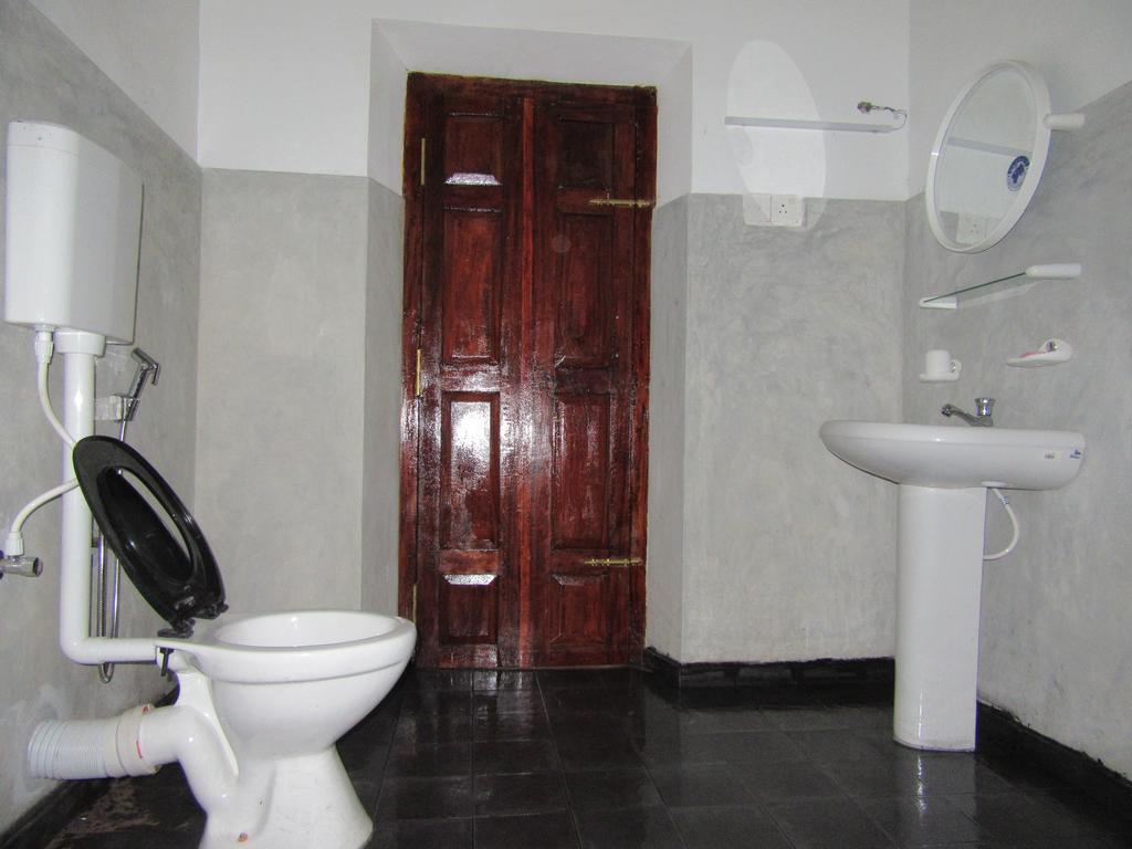 The Colonial Villa Midigama East Exterior foto