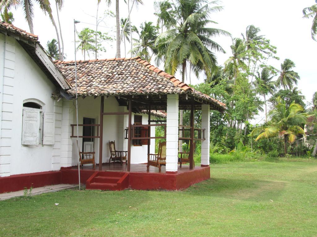 The Colonial Villa Midigama East Exterior foto