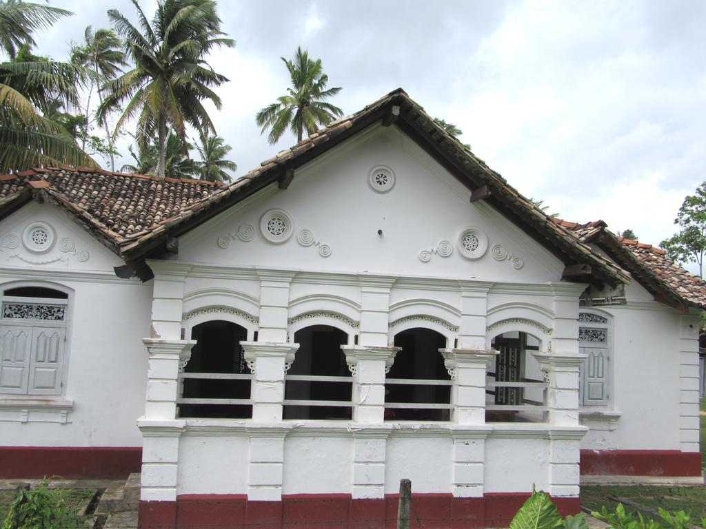 The Colonial Villa Midigama East Exterior foto